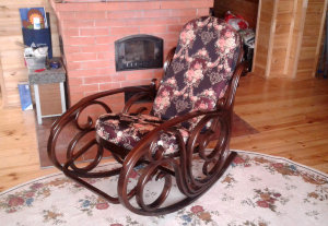 Кресло качалка - 1 Кресло качалка. 

Характеристики: 

Код: КрК-1 
Тип: Кресло качалка 
Рубрика:&nbsp;Мебель из дерева 
Подрубрика Кресло-качалка 

Изготовление: Россия 

